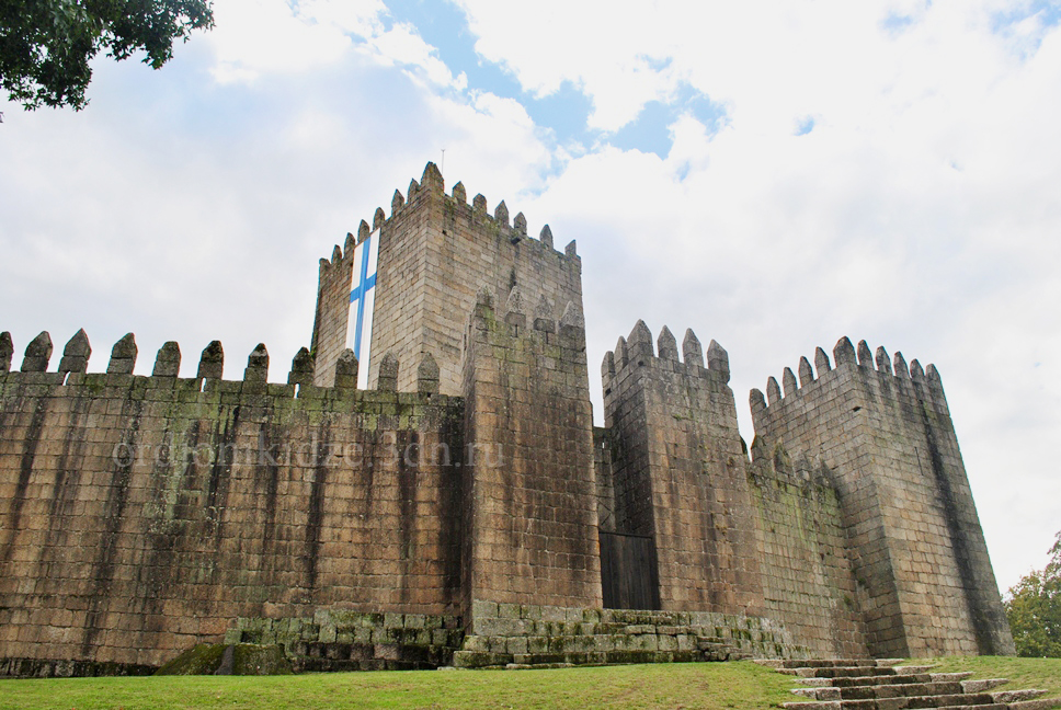 Замок Гимарайнш Guimarães Португалия самостоятельно отзыв сайта Орджоникидзе фото отдых путешествия Орджо