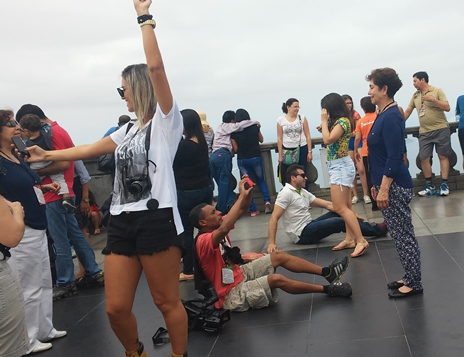 Как можно фотографироваться в Рио де Жанейро при плохой погоде в Бразилии когда дождь сделать смешные фото
